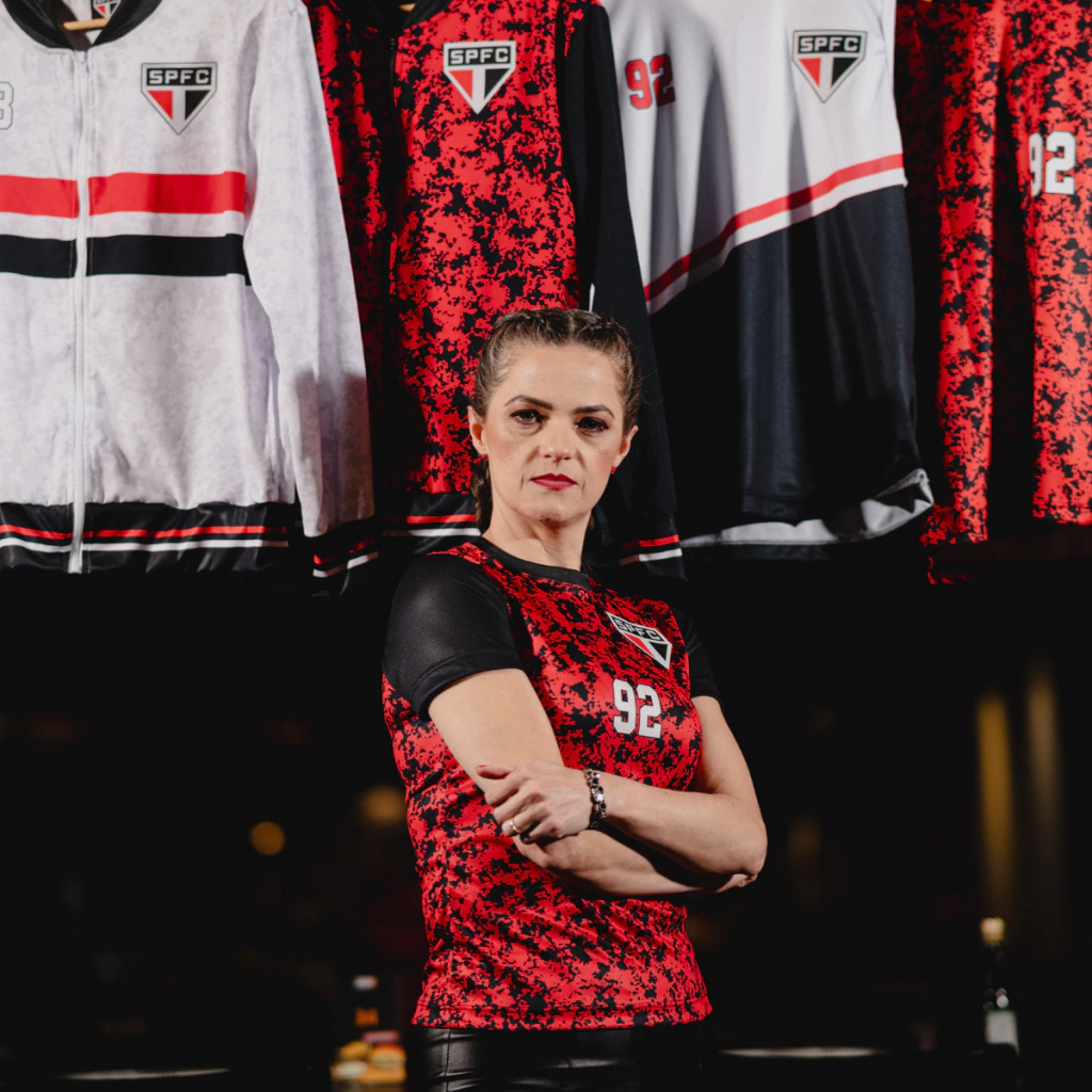 como usar camisa do SPFC feminina