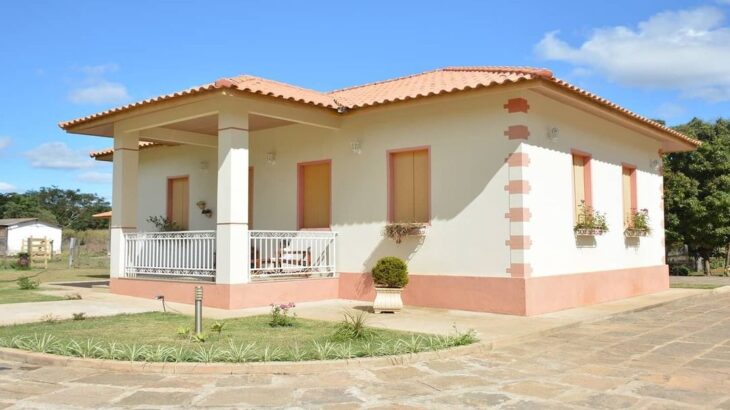 casas com varanda frontal
