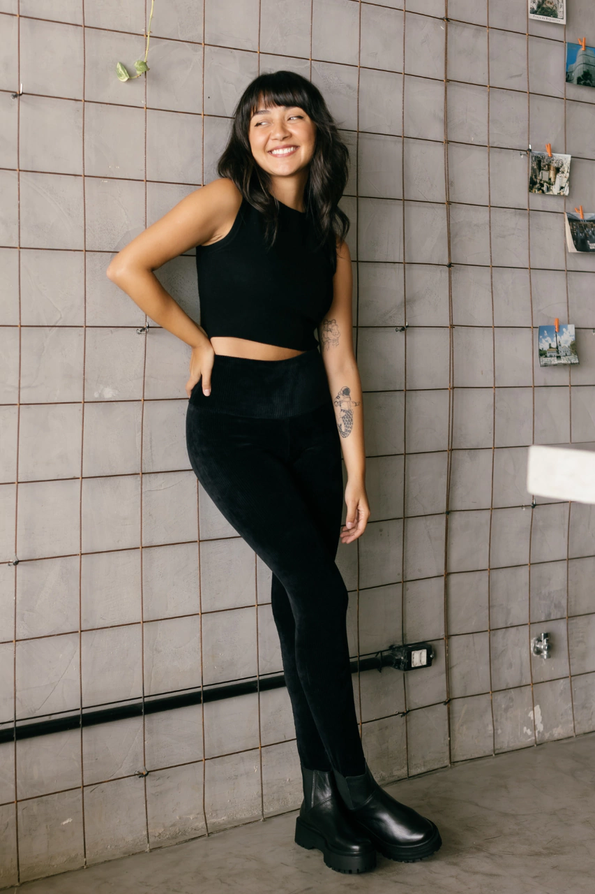 calça preta modeladora cintura alta