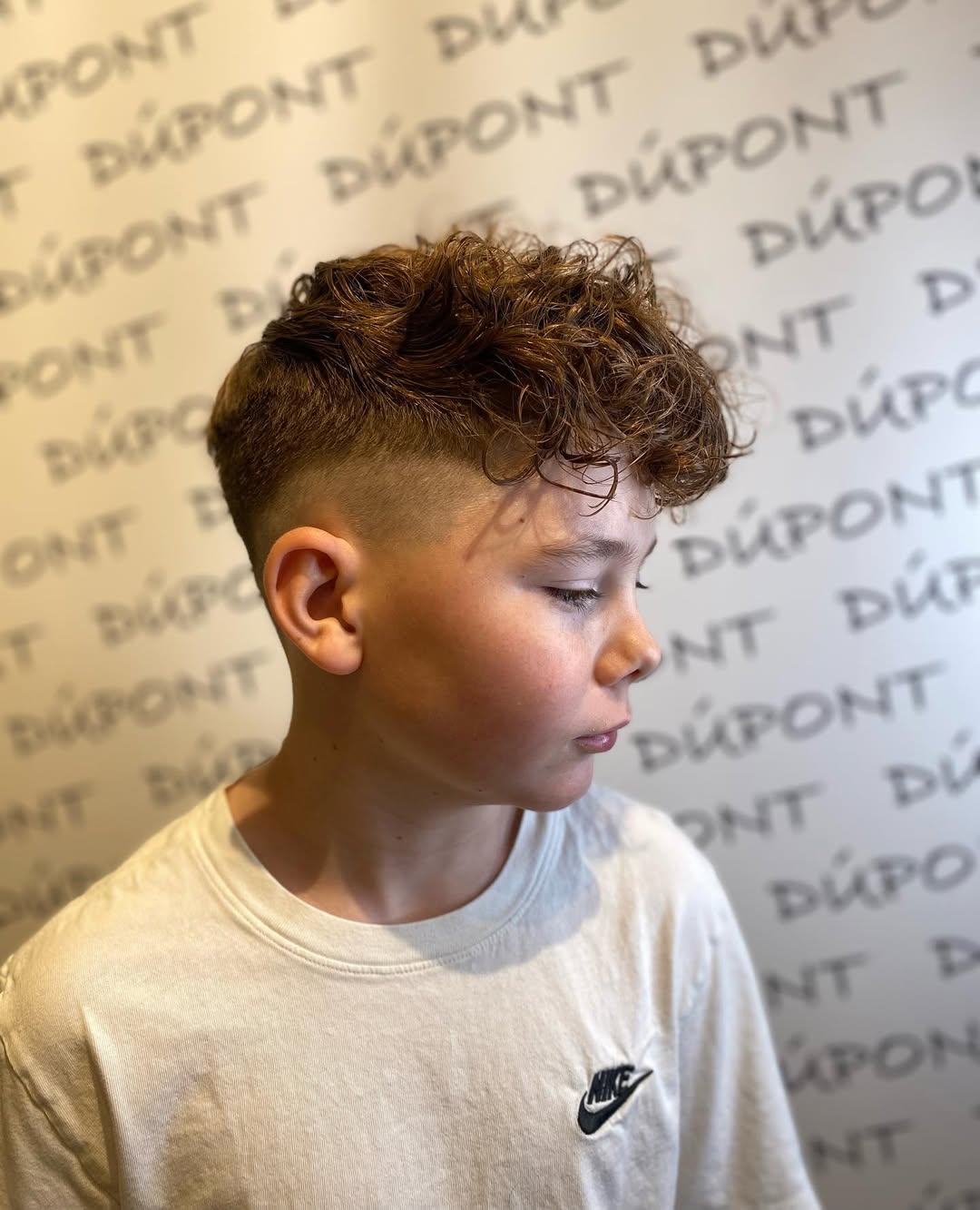 corte infantil liso sem efeito capacete