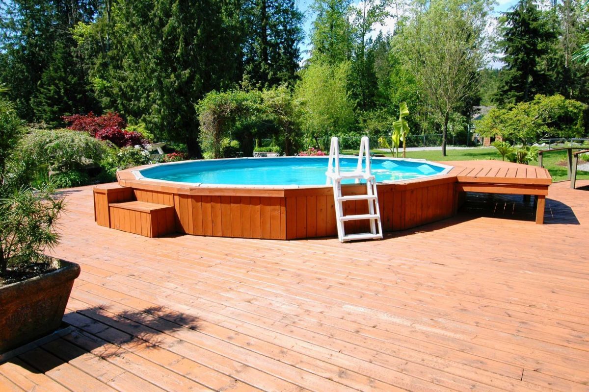 deck de madeira para piscina