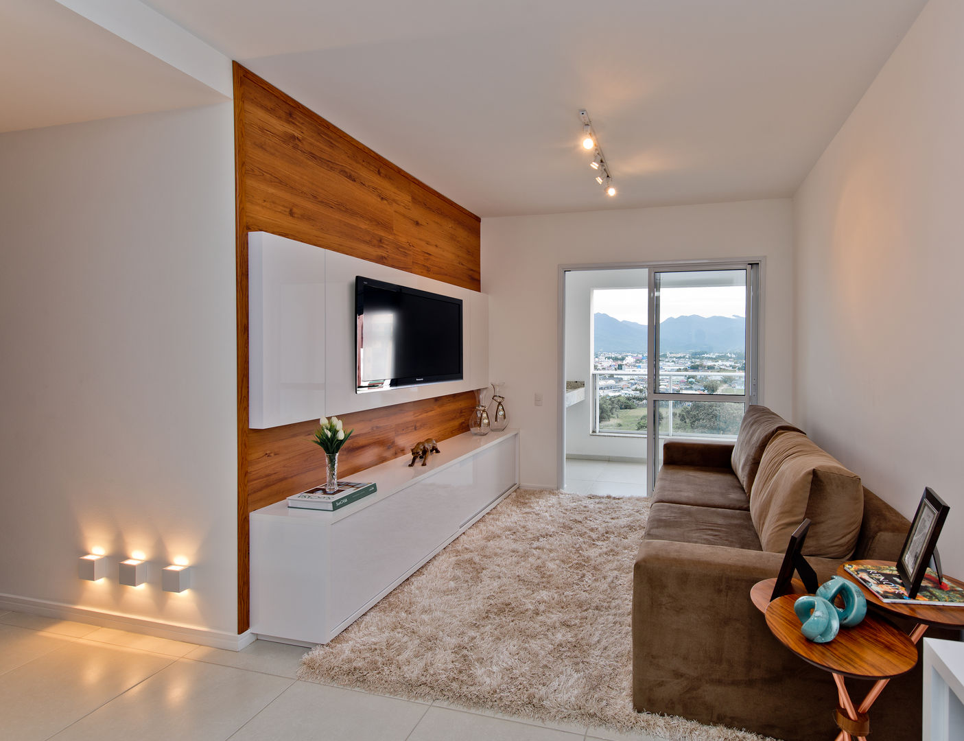 sala de estar cinza e branco