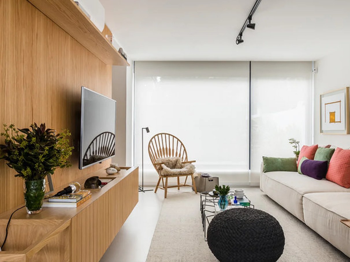 sala pequena e simples de apartamento alugado