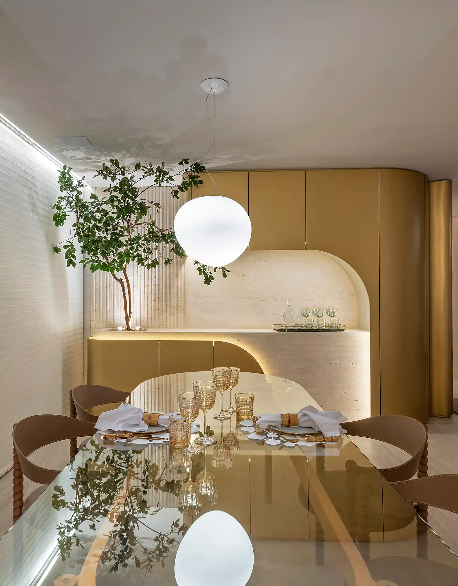 como decorar parede sala de jantar pequena
