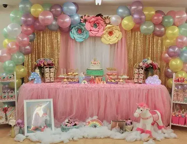 mesa decorada unicórnio