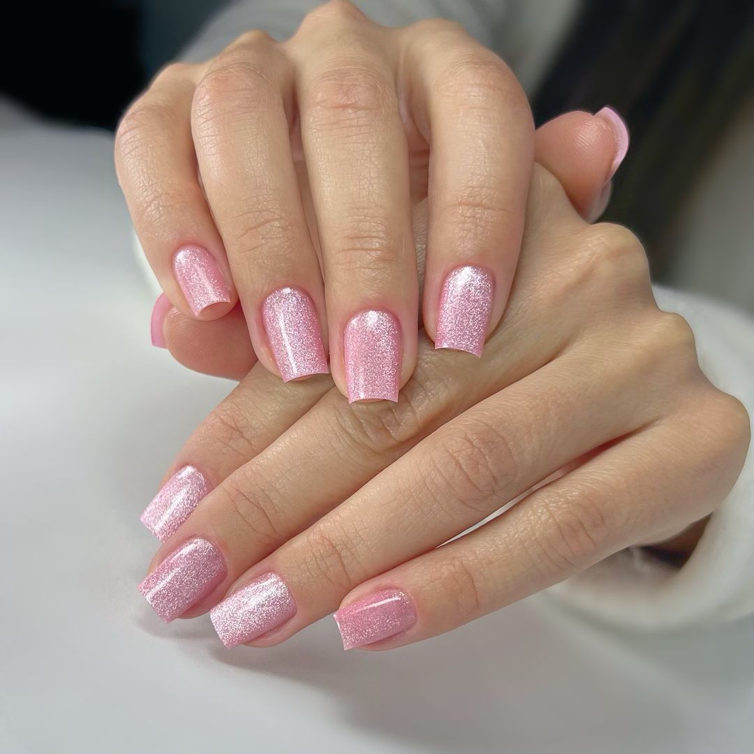 unhas de gel com flores naturais
