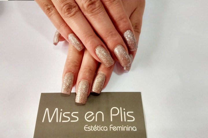 unhas de gel transparentes