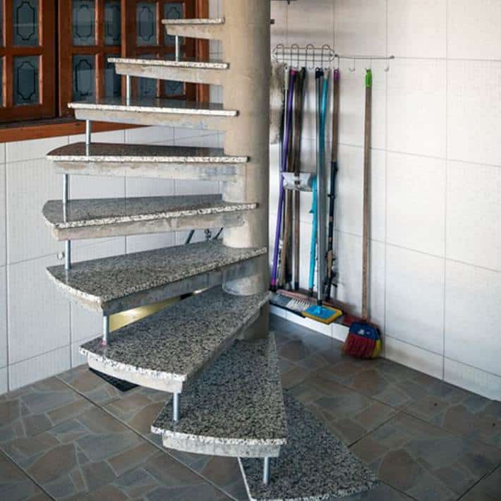 escada em espiral concreto