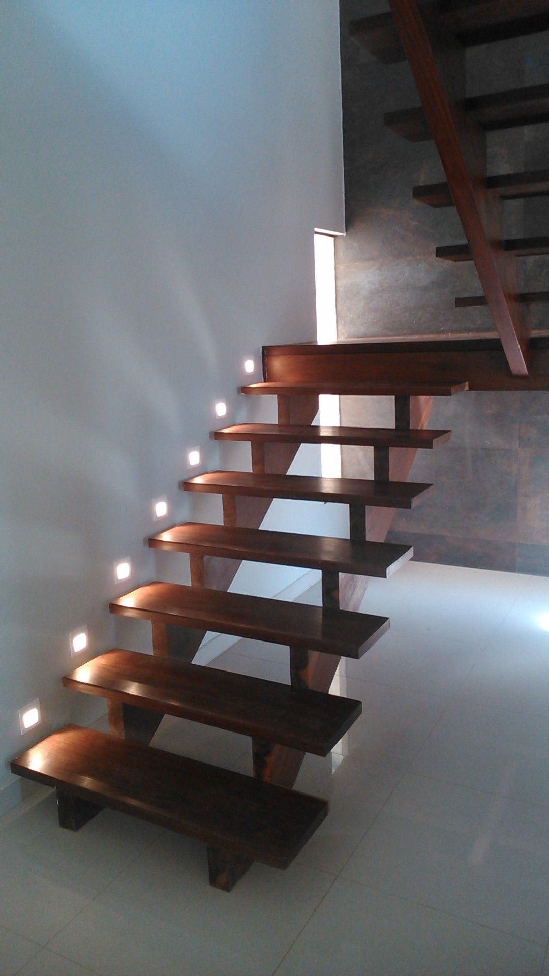 iluminação de escadas internas