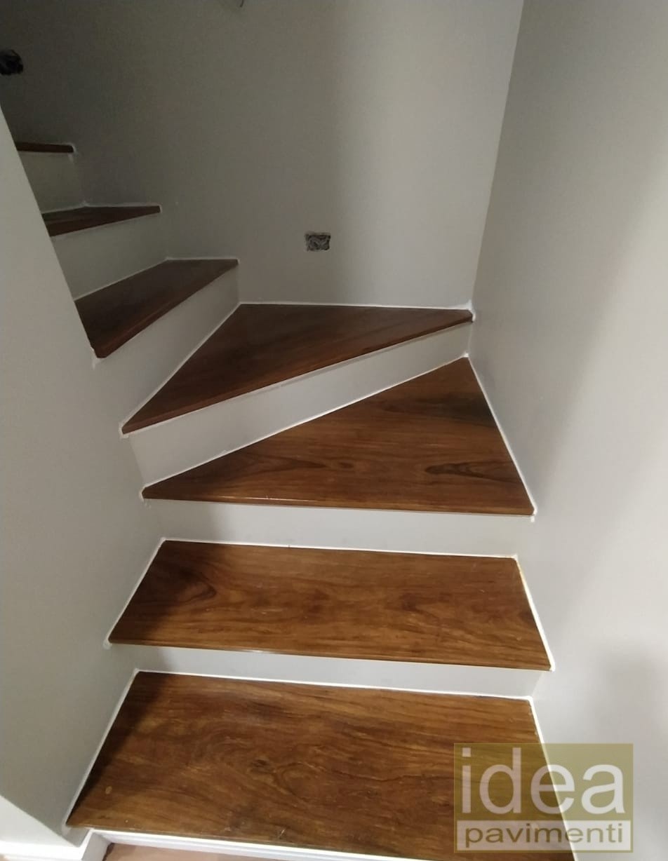 escada de concreto aparente