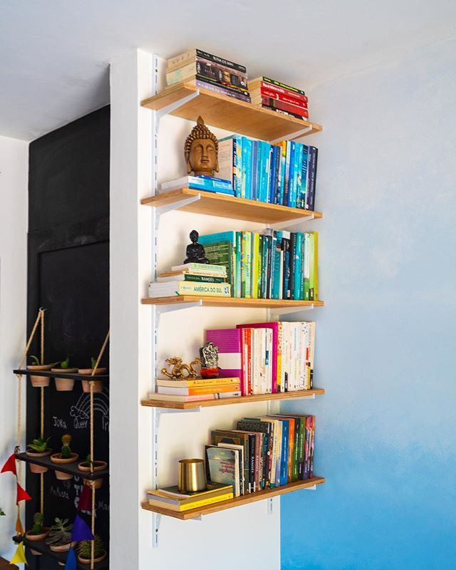 estante de livros pequena para parede
