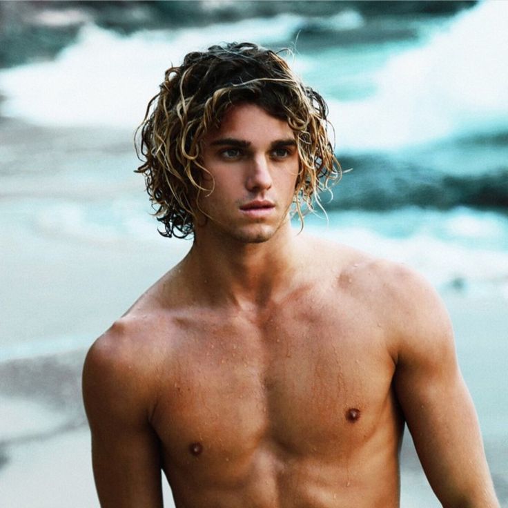 corte de cabelo surfista