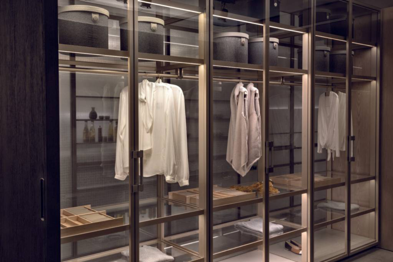 closet com porta de vidro