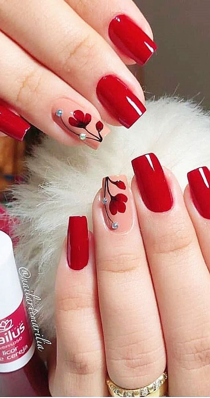 unhas vermelhas decoradas
