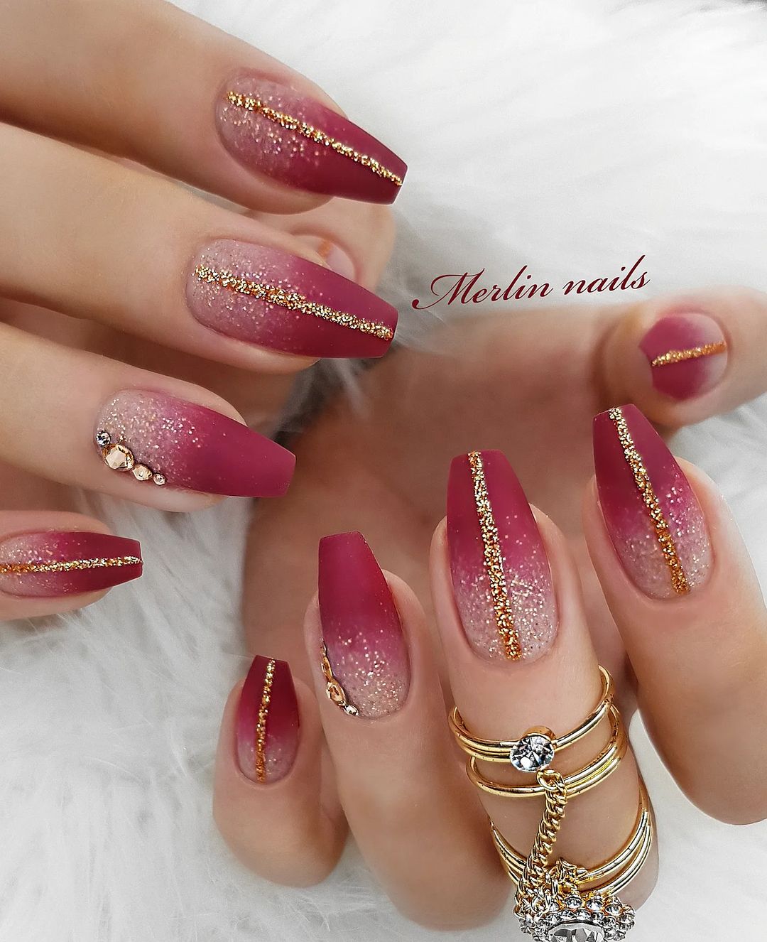 unha vermelha com glitter