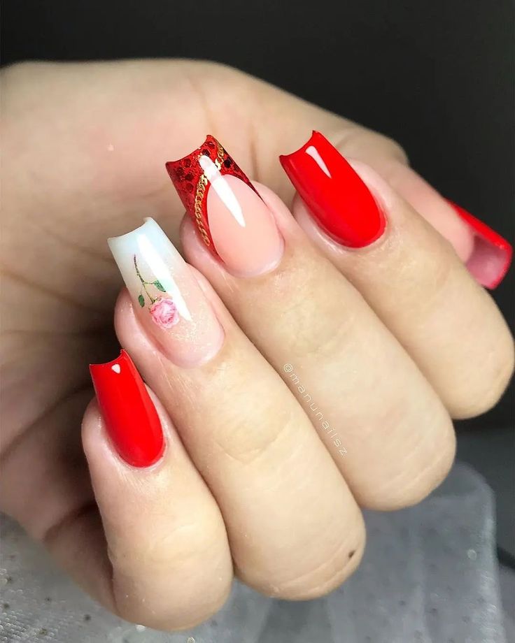 Unhas vermelhas com glitter