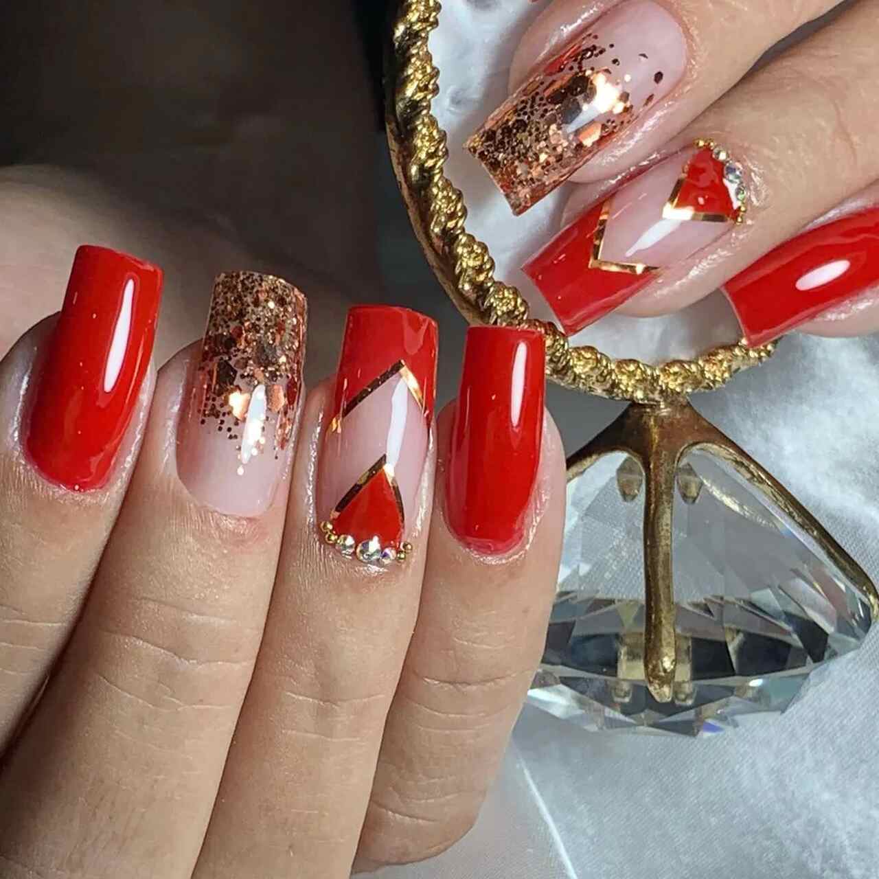 Unhas de coração vermelho