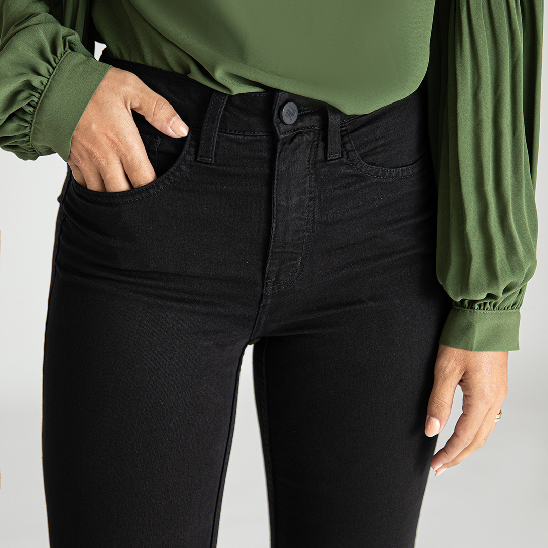 looks calça preta com bota