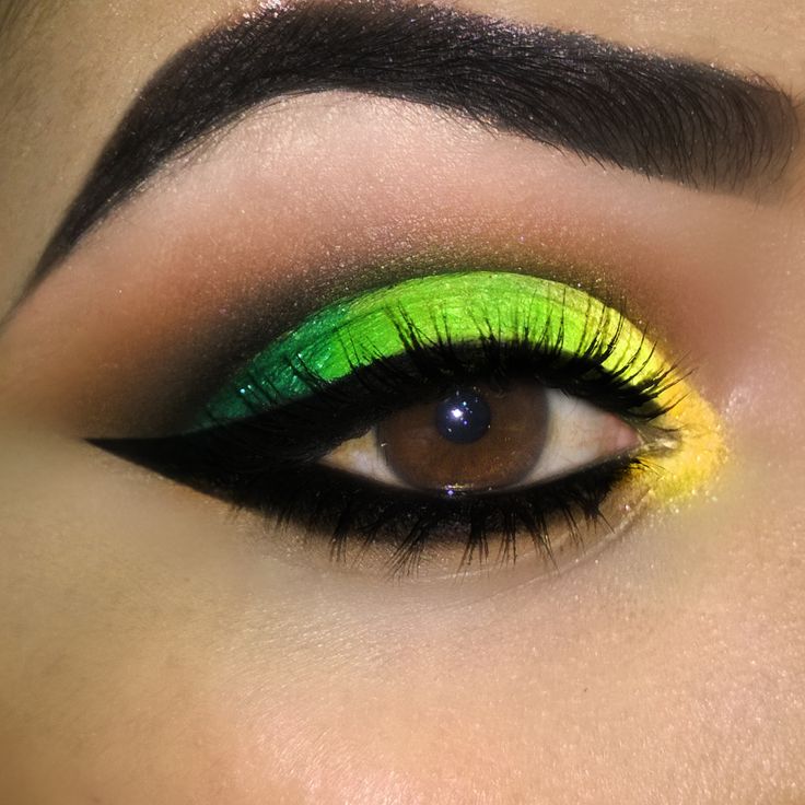 delineado verde e amarelo