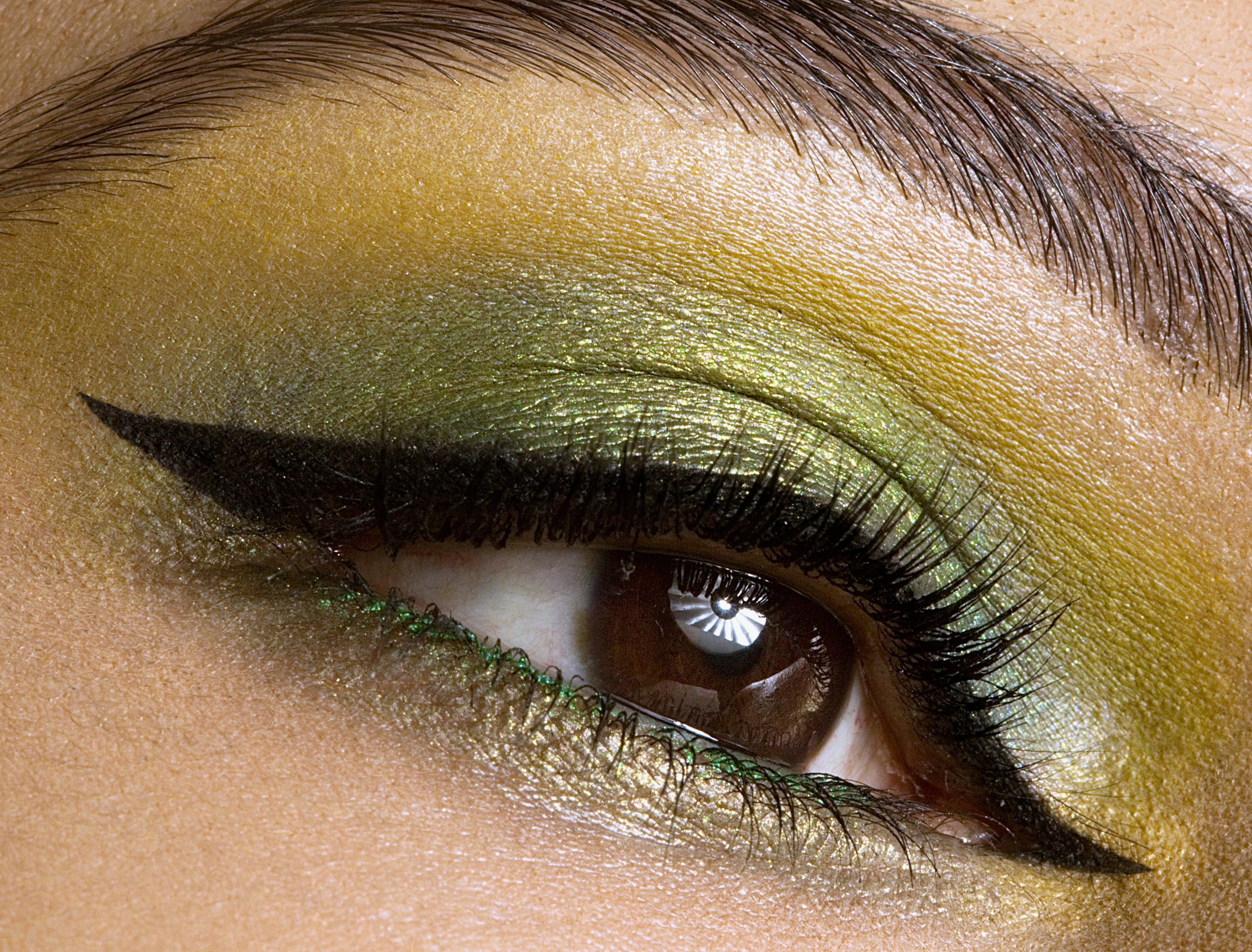 maquiagem olho verde e amarelo