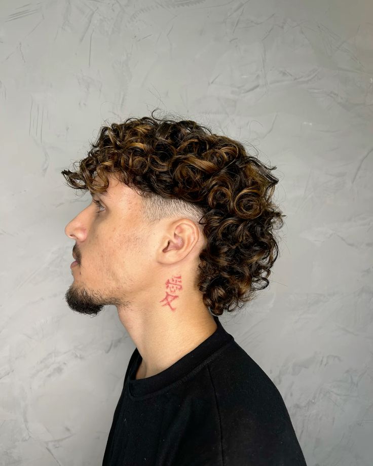 tendências cabelo cacheado homem 2026