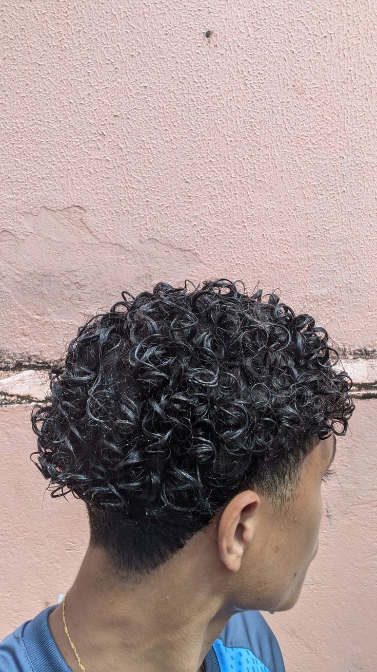tendências cabelo cacheado homem 2026
