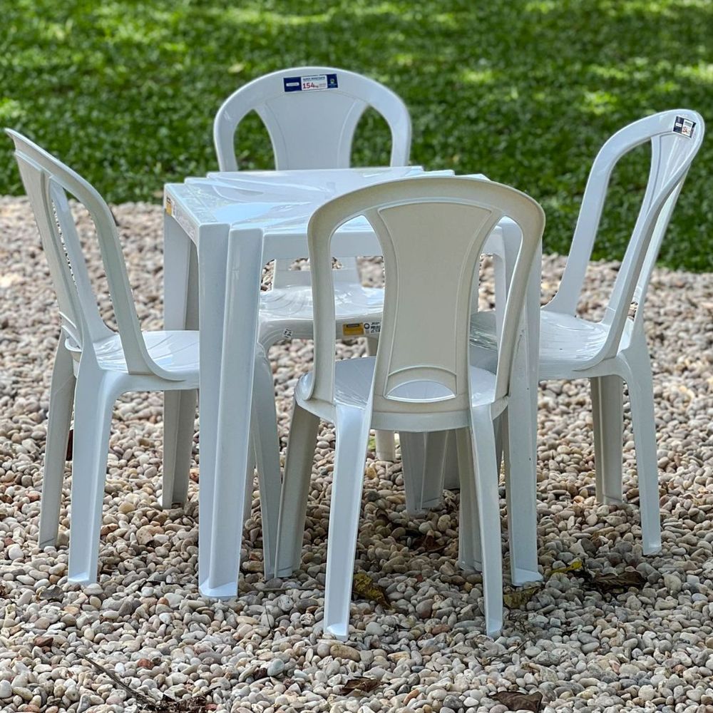 mesa 4 cadeiras plástico barata