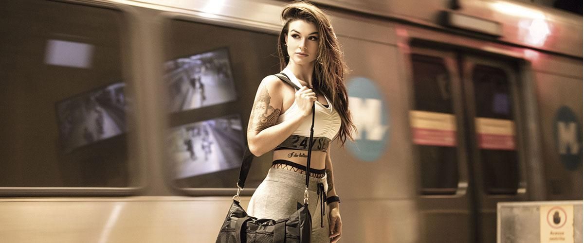 Moda fitness com mochila