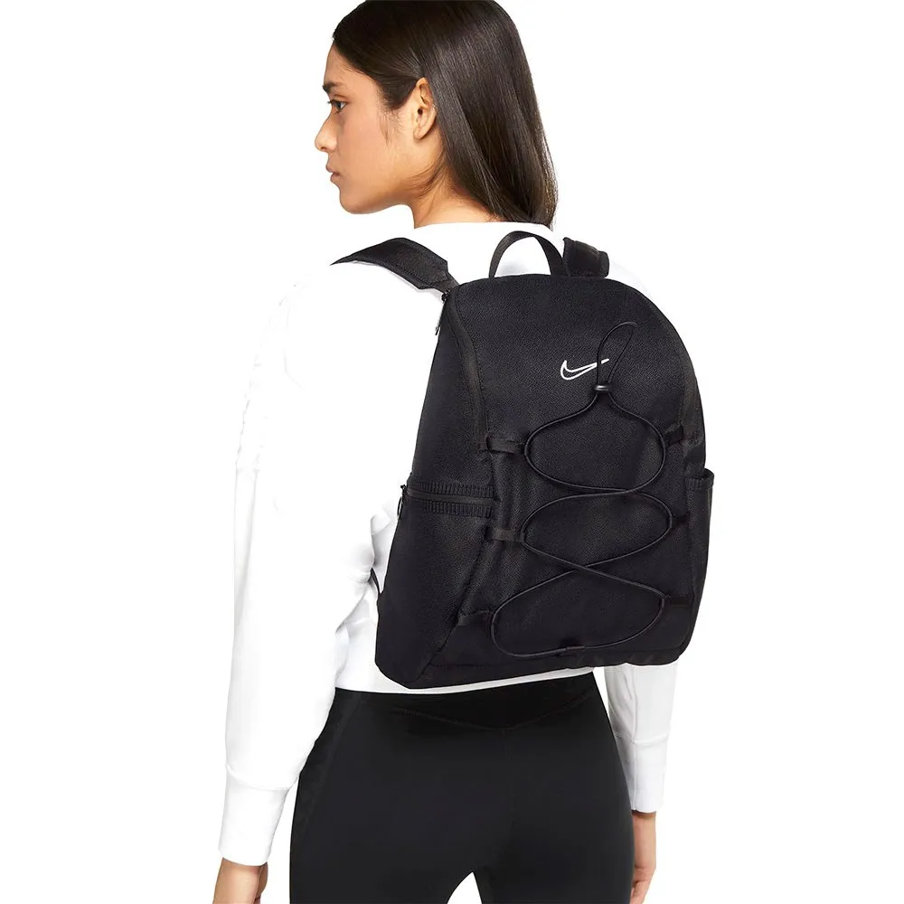 Mochila Nike pequena looks