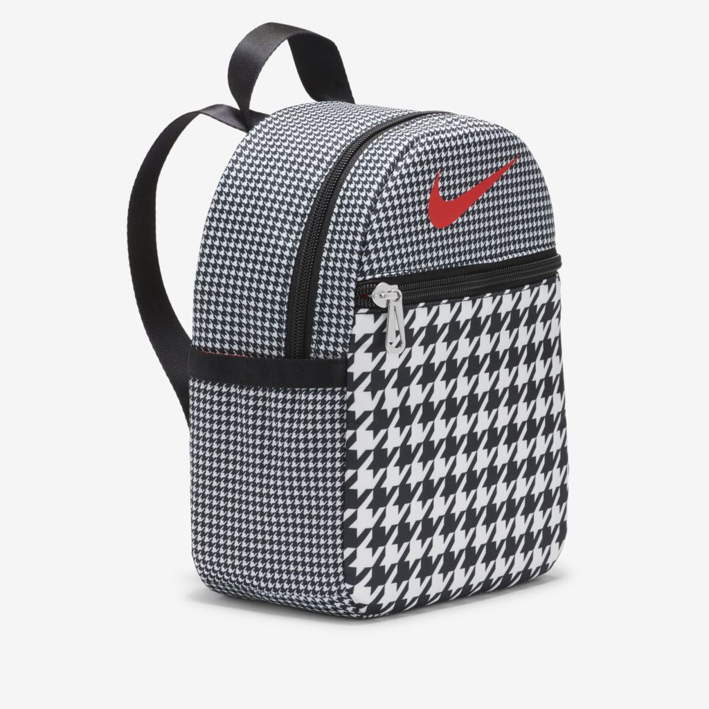 Mochila Nike pequena looks
