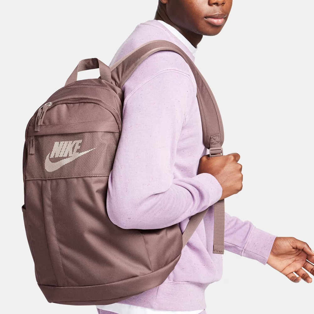 Mochila Nike grande looks