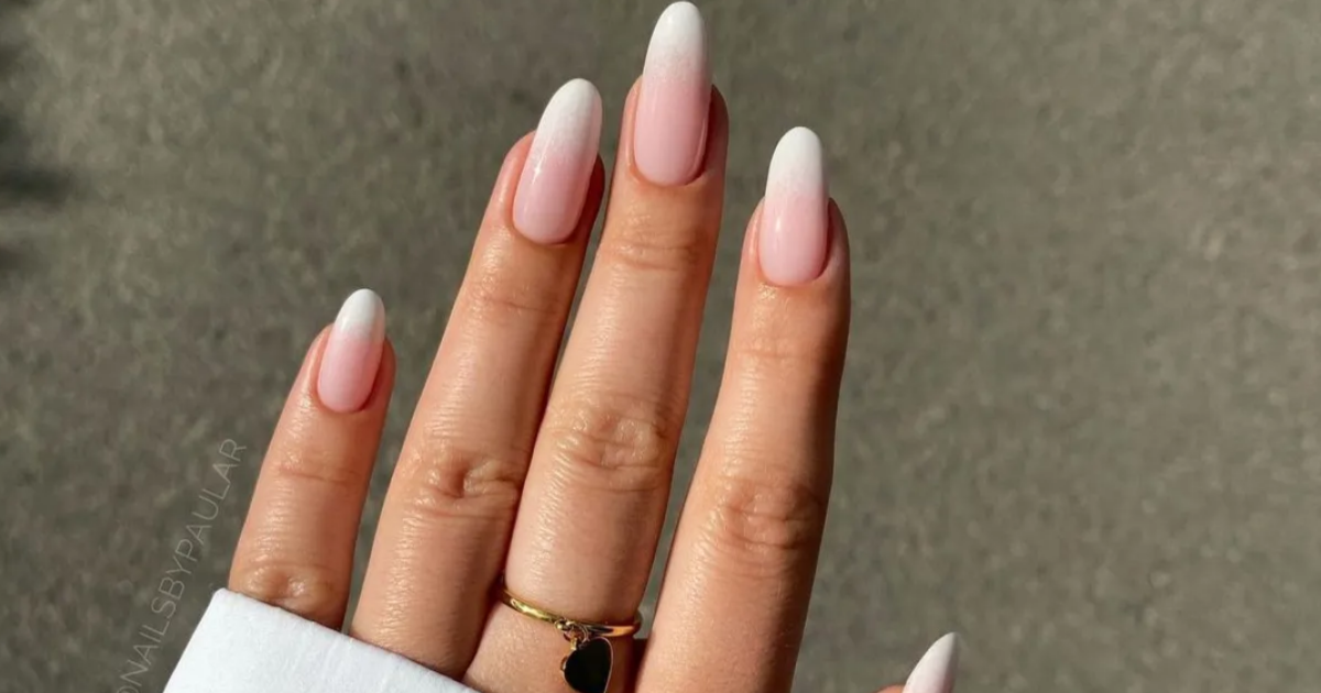 nail art floral minimalista