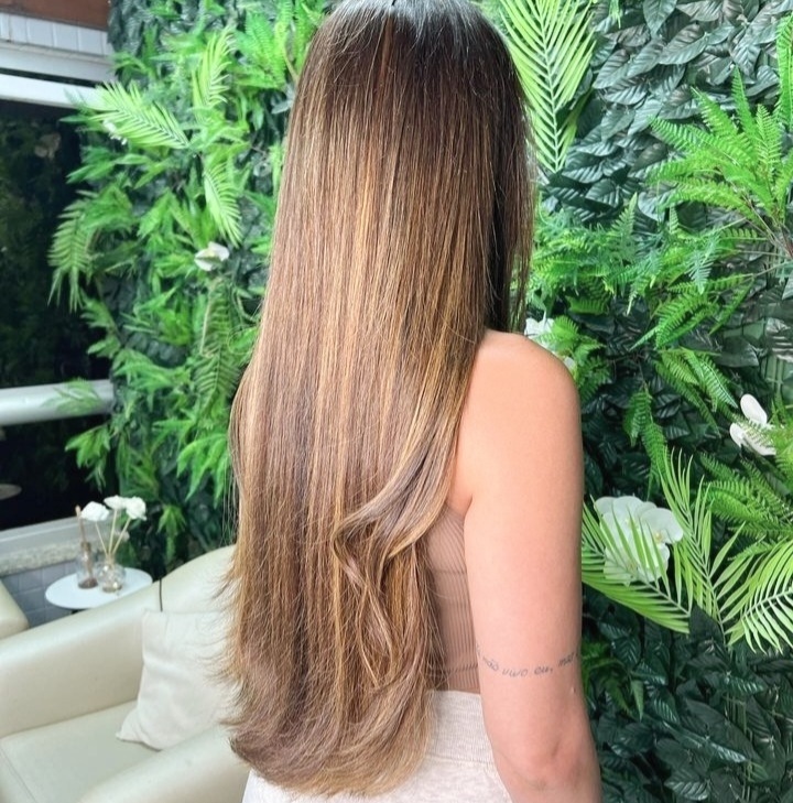 cabelo castanho iluminado