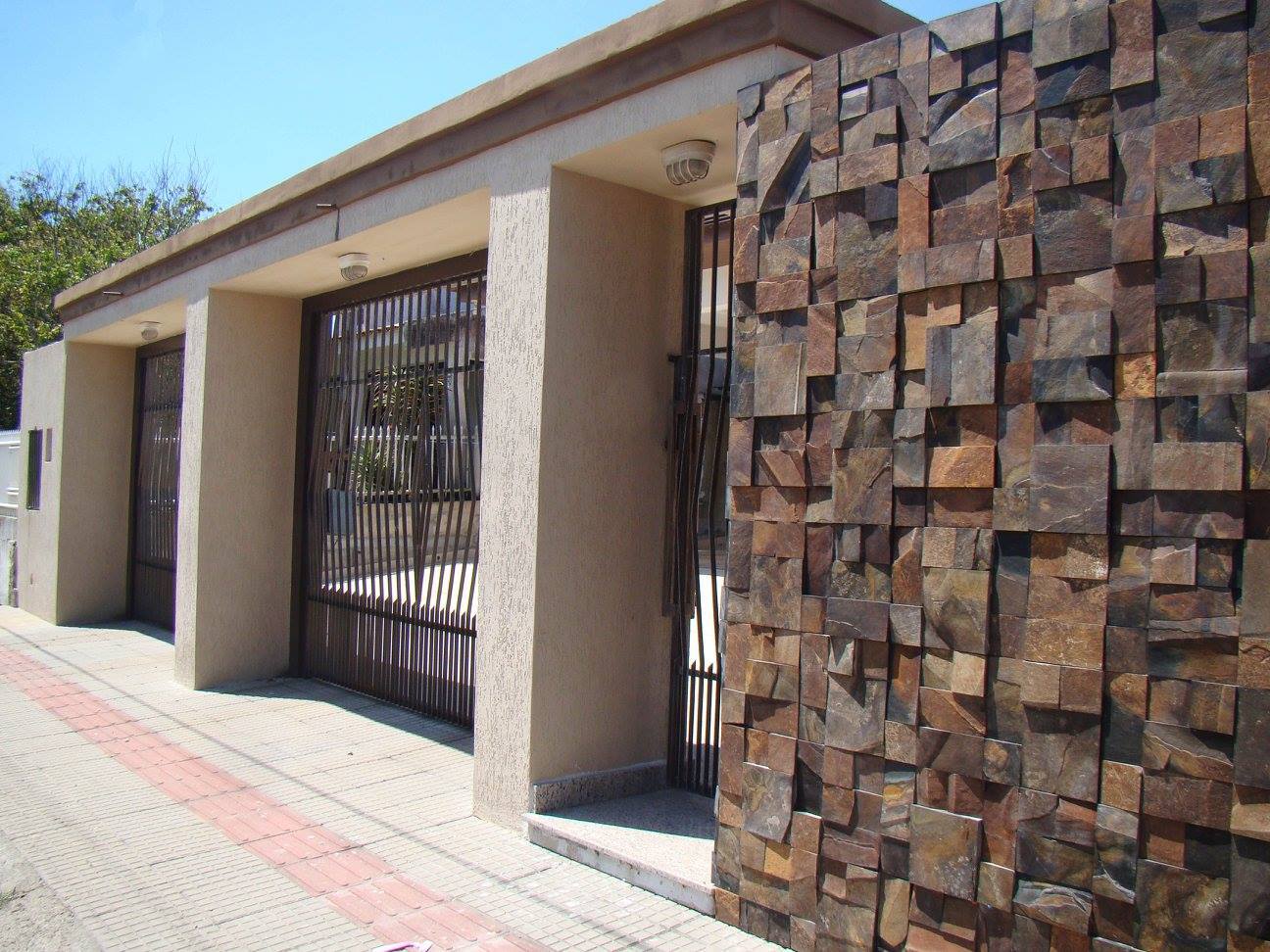 fachada de casa com pedra