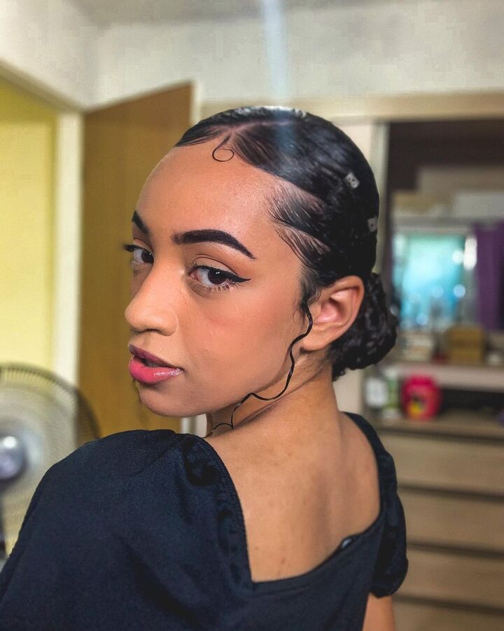penteado cacheado para academia