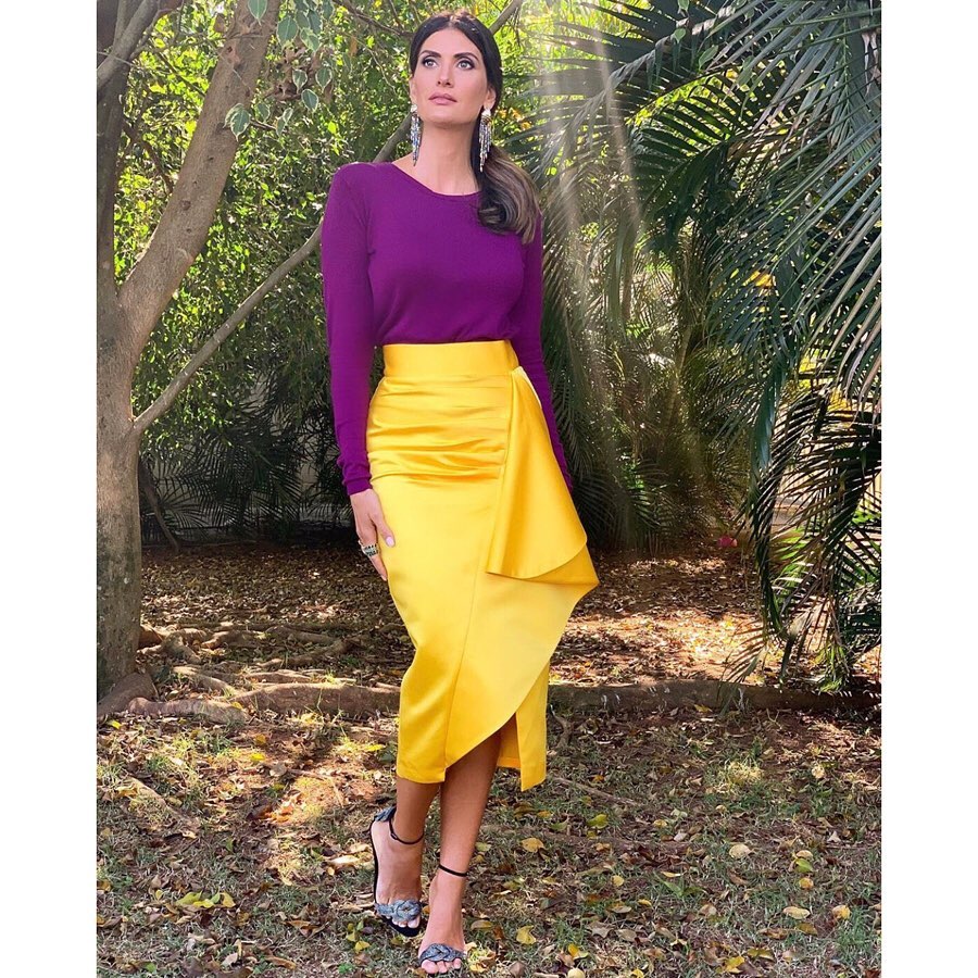 saia amarela midi combina com que cor de blusa