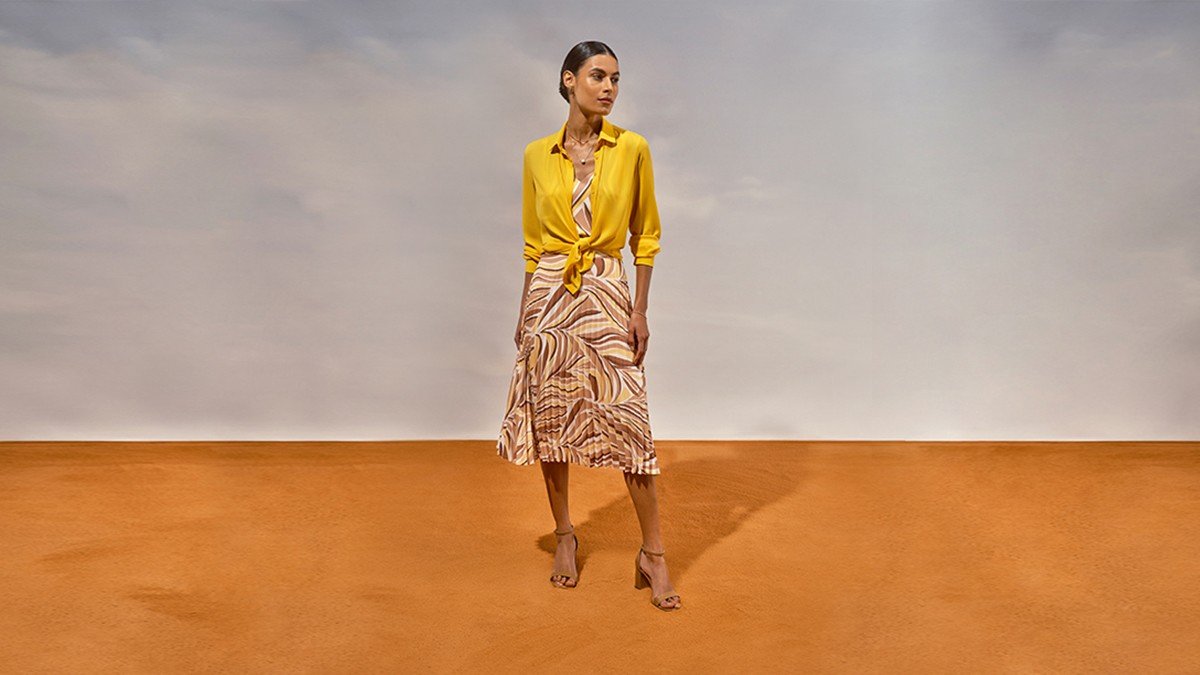 saia amarela curta com que blusa