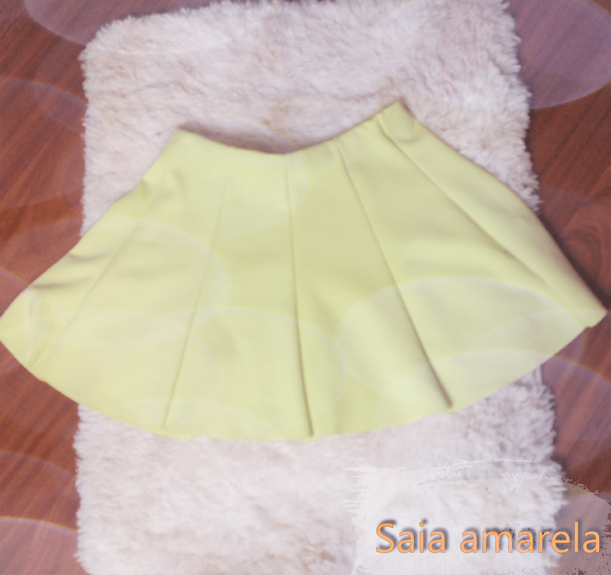 saia amarela midi combina com que cor de blusa