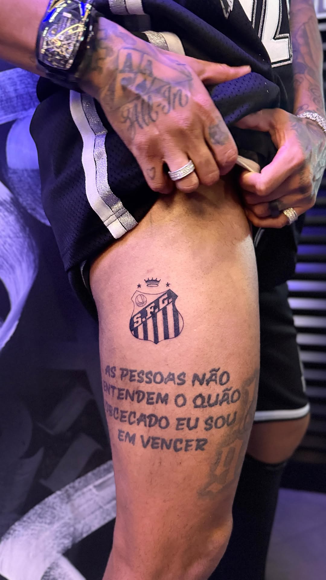 tatuagem oriental coxa masculina