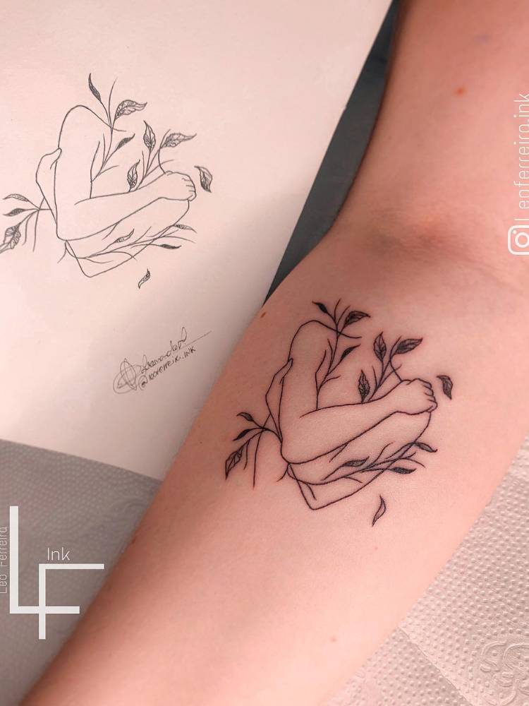 tatuagem delicada atrás do braço