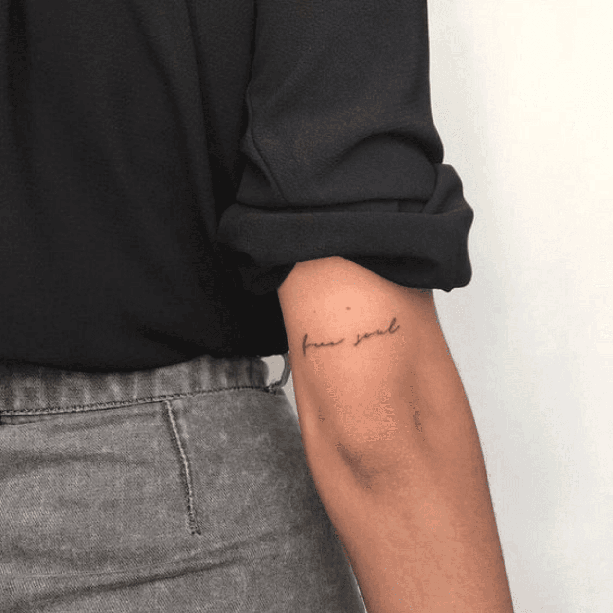 tatuagem fine line braço