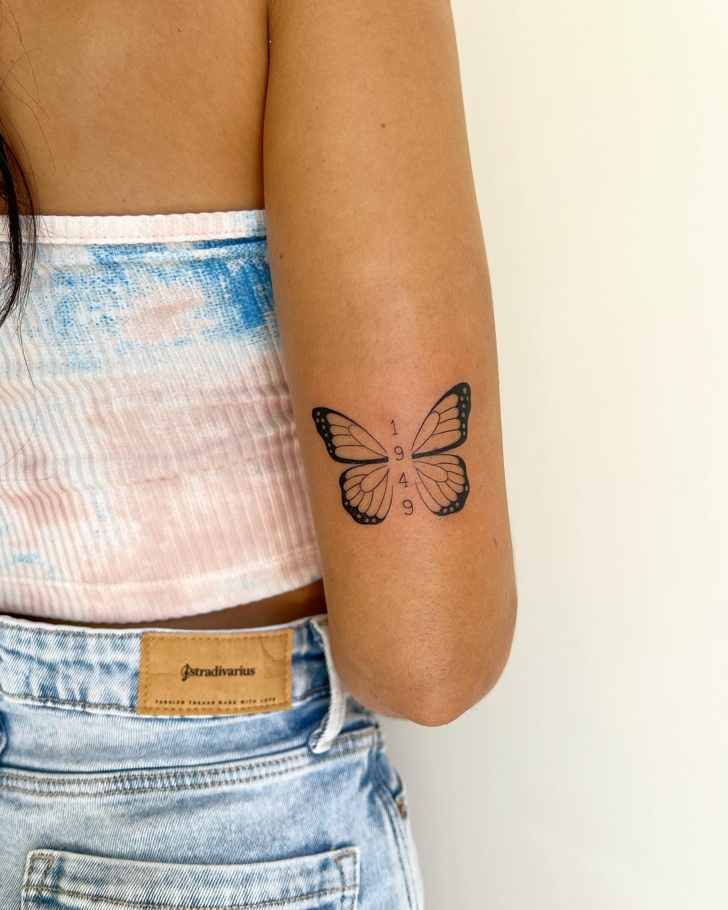tatuagem geométrica atrás do braço