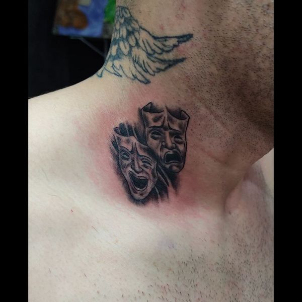 tatuagem palhaço chora ri depois