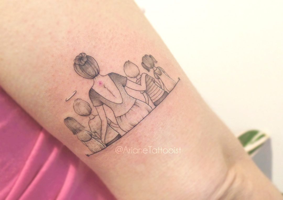 tatuagem mãe e filhos balanço