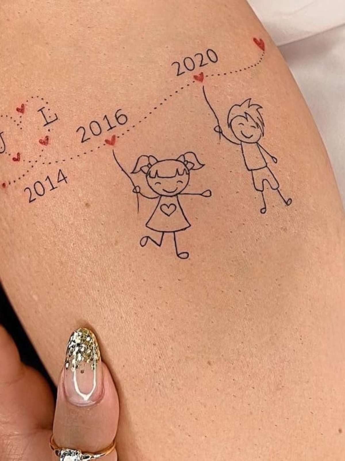 tatuagem fine line mãe filhos