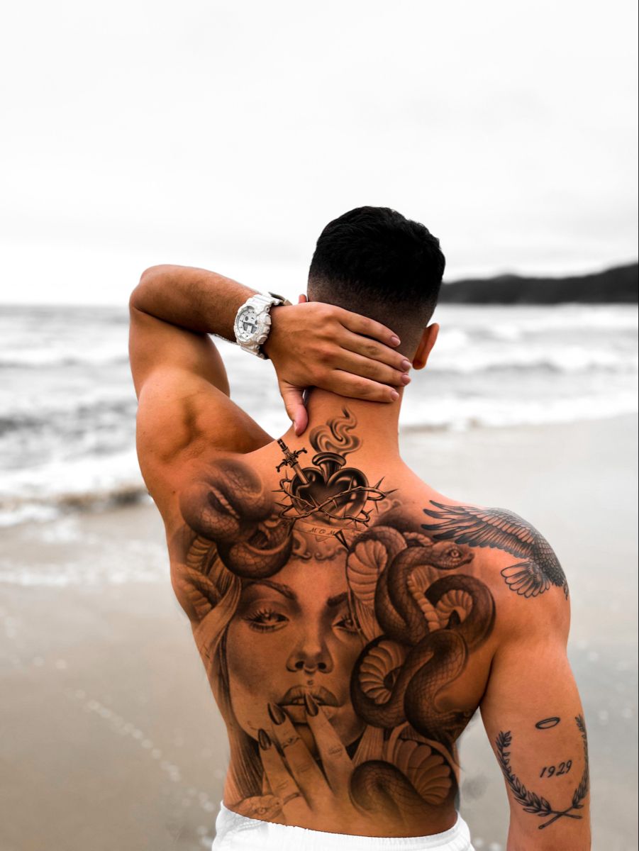 tatuagem costas lobo masculina