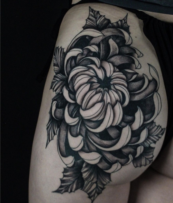tatuagem no sulco infraglúteo