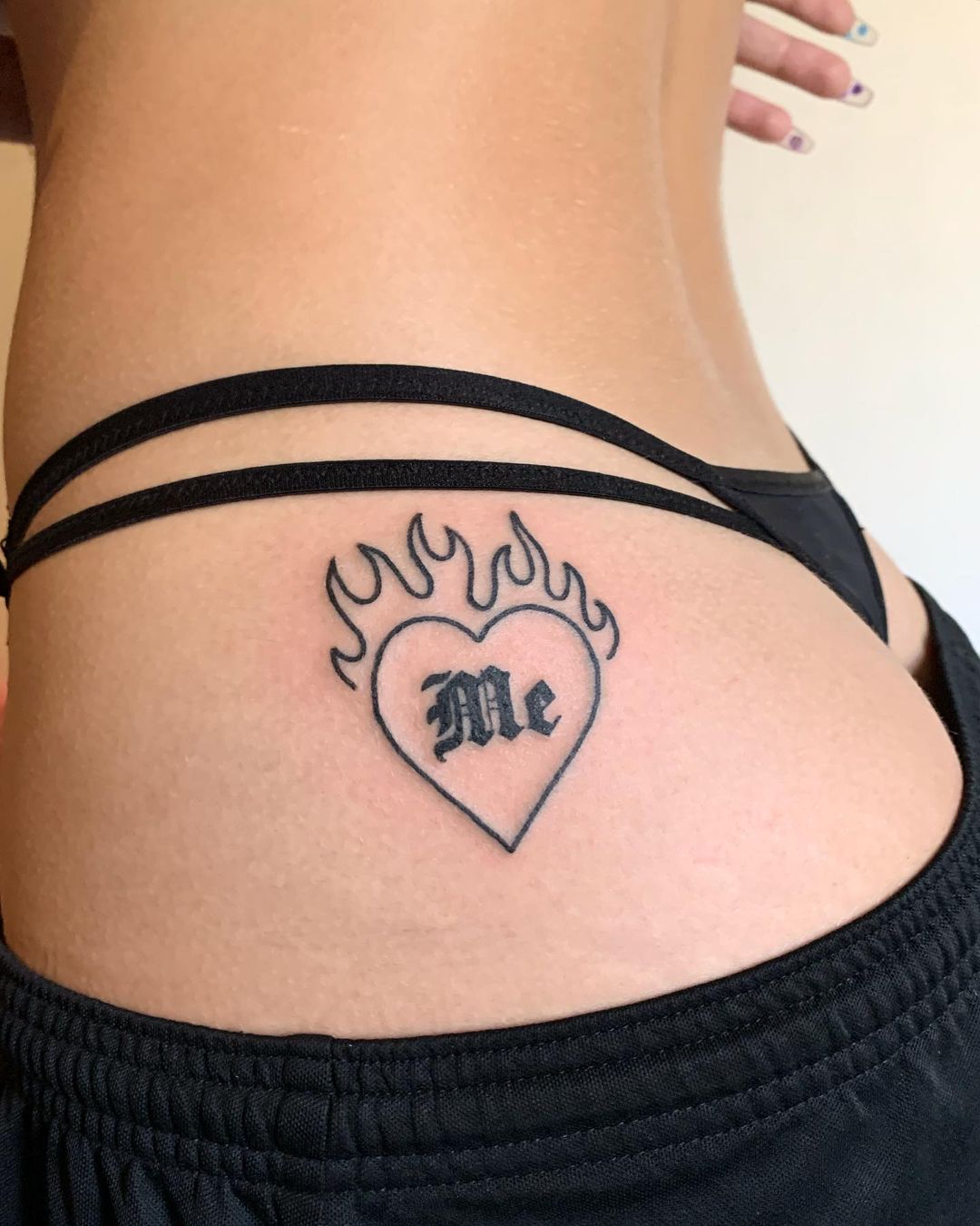 tatuagem na lateral da bunda