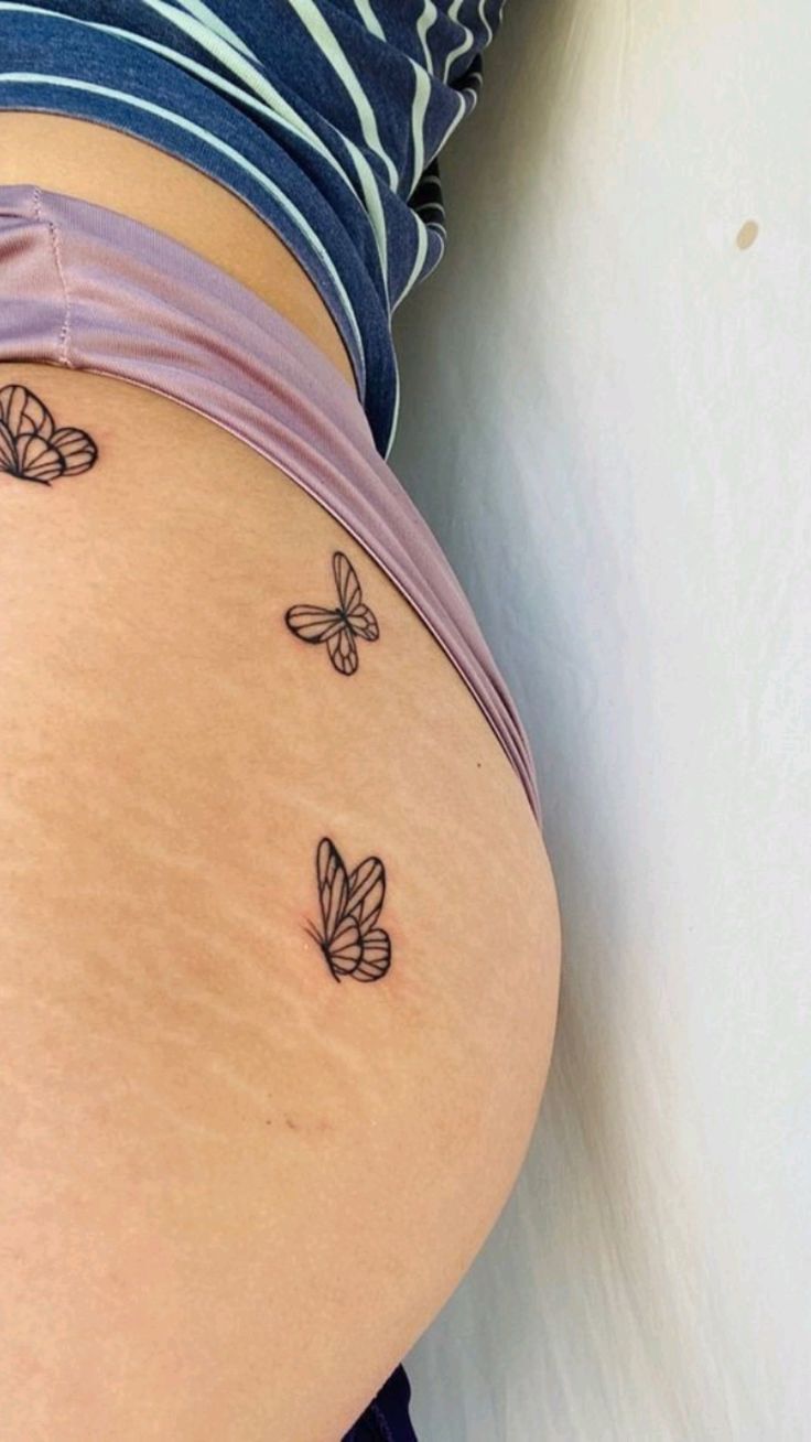 tatuagem minimalista bunda