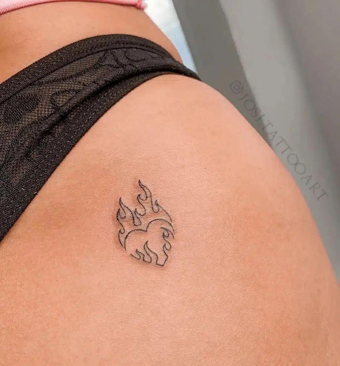 tatuagem de frase na bunda